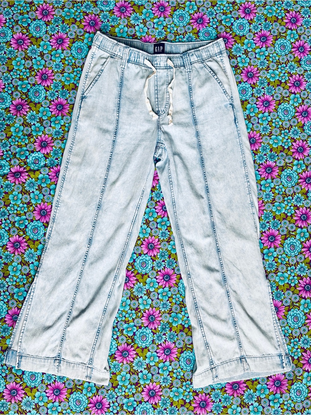 GAP Light Wash Wide-Leg Jeans